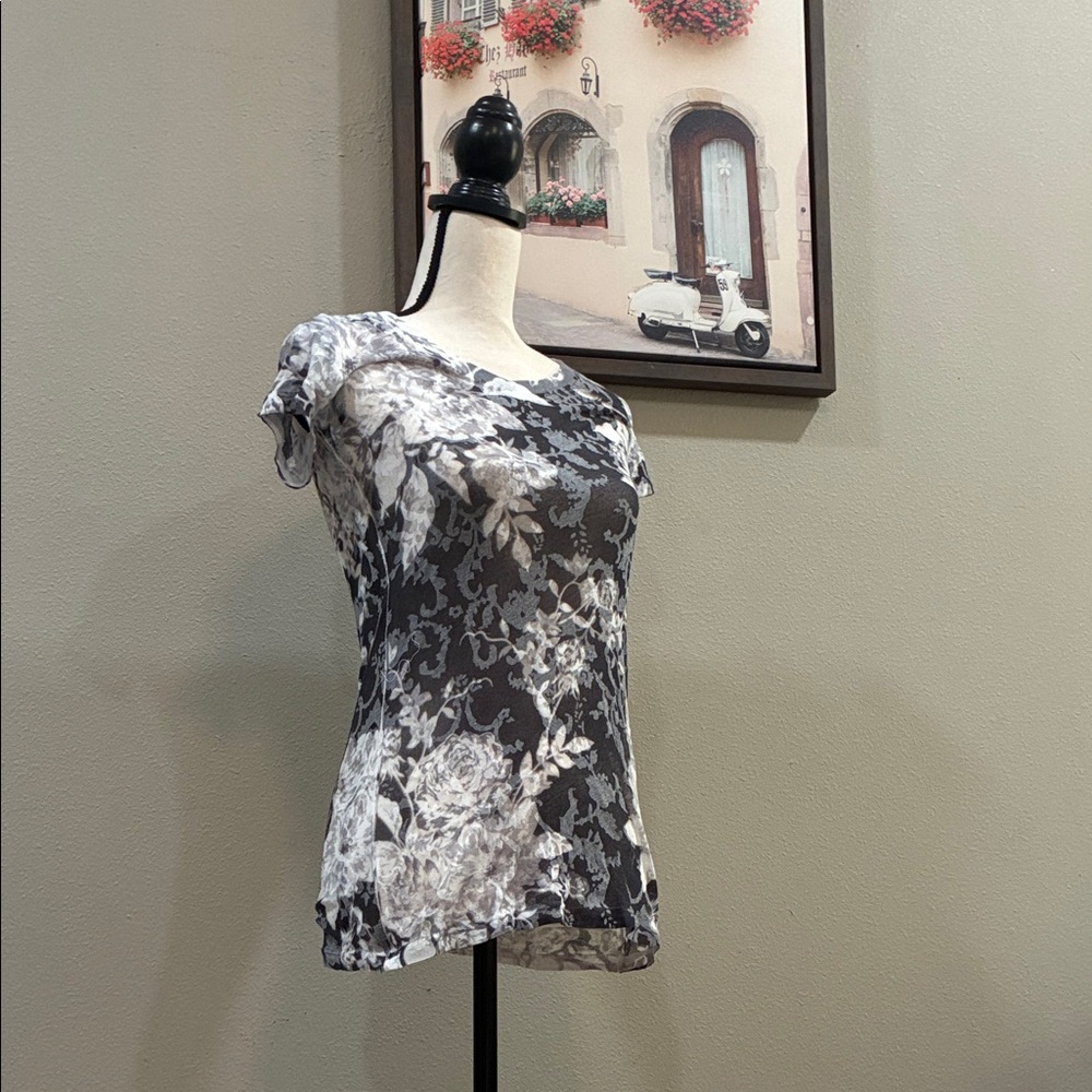 Daytrip Floral Lace Short Sleeve Top - Black and Gray